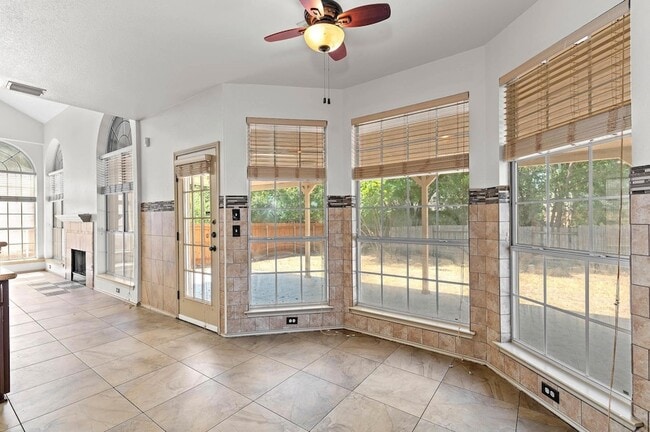 Building Photo - 1601 Chasewood Dr