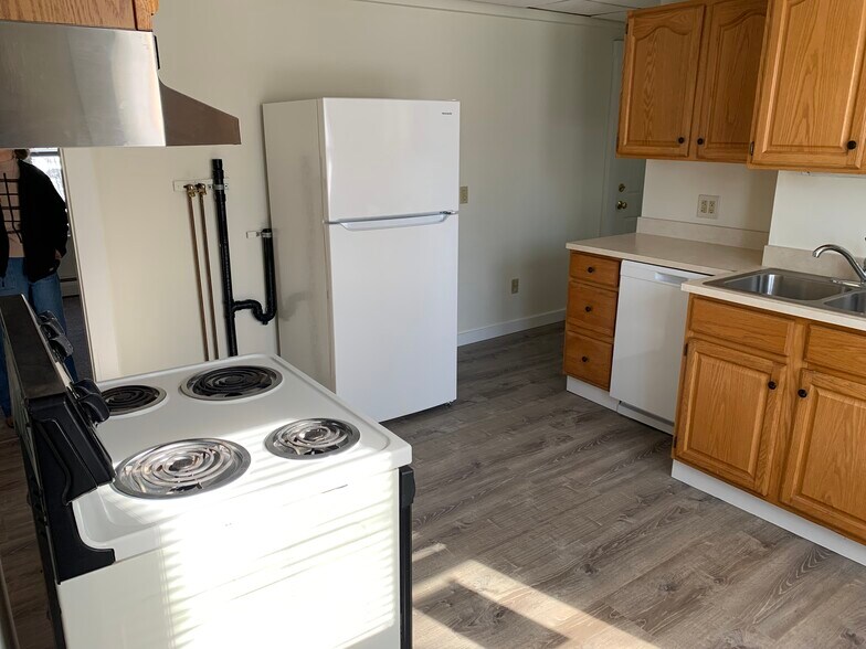 Building Photo - 99 Oxford St N