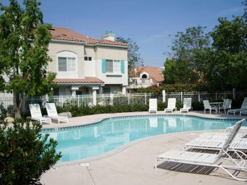 Building Photo - COMING SOON! 2 Bedroom Townhome for Rent i...