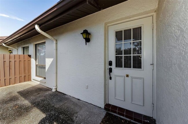 Building Photo - 1725 Pine Ridge Way E