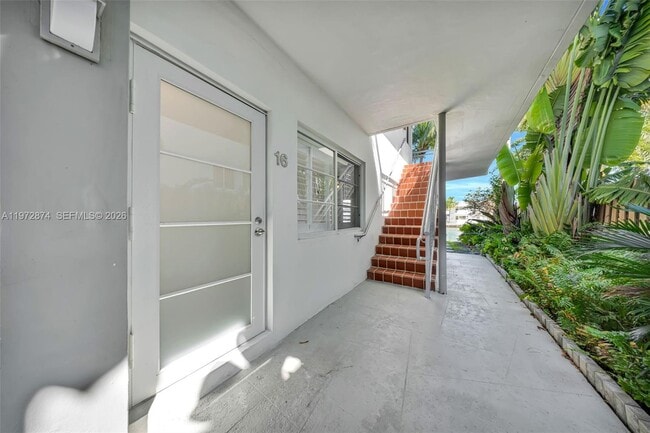 Building Photo - 6905 Bay Dr