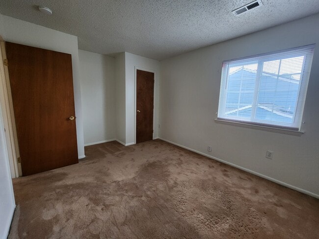 Building Photo - 4080 Sherman Oaks Ave