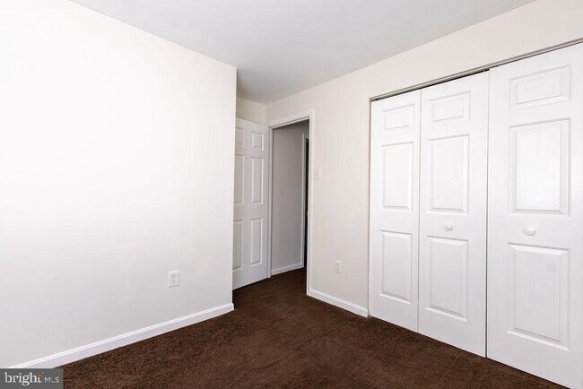 Building Photo - 6621 Greenvale Pkwy