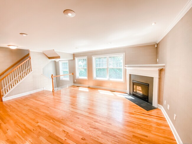 Building Photo - 439 Glenbrook Rd