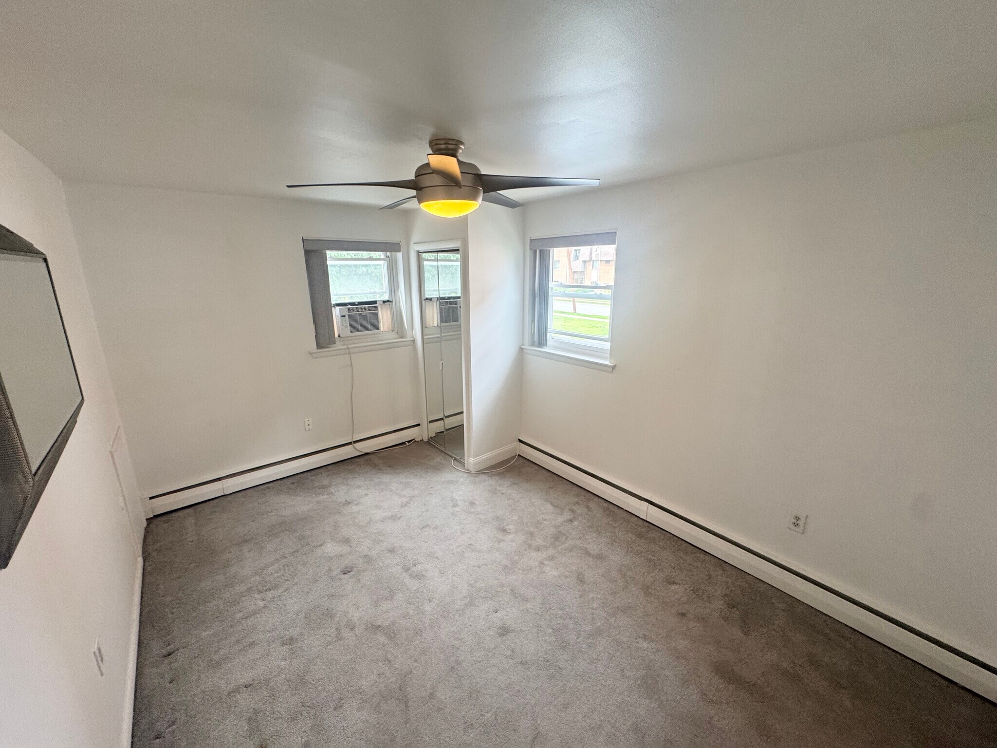 Building Photo - 609 8th Ave