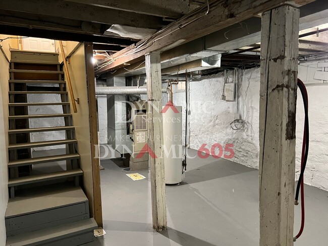 Building Photo - 422/424 W 12th St