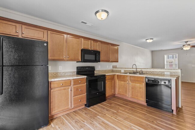 Building Photo - 2BR Townhome Near Camp Lejeune