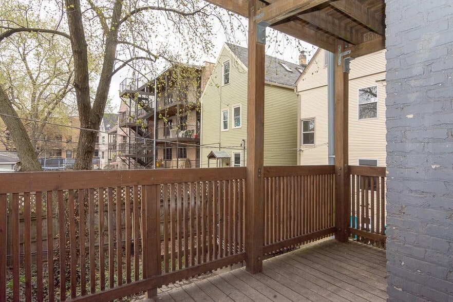 Building Photo - 2228 N Sawyer Ave