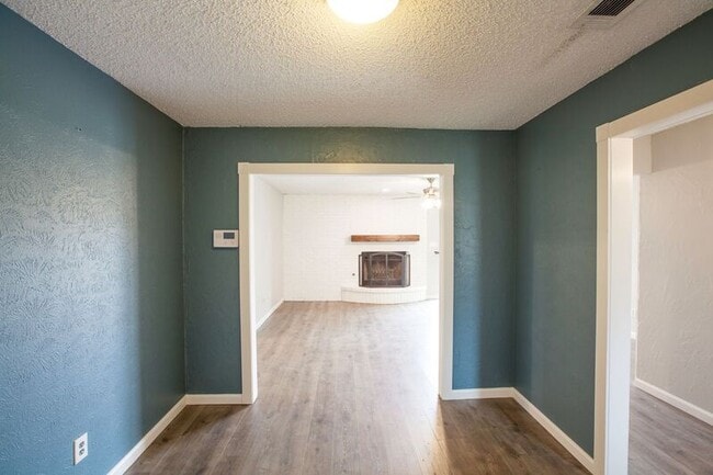 Building Photo - 1535 Rocky Point Dr