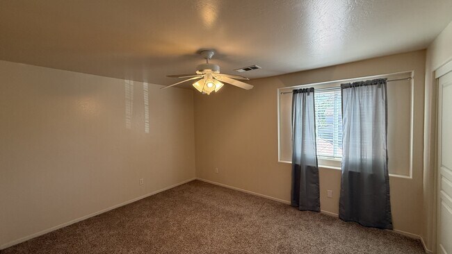 Building Photo - 142 W Reese Ave