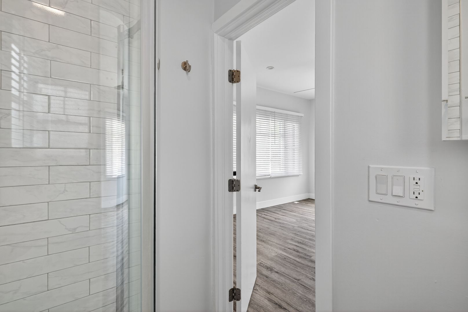 Building Photo - 405 W 3rd St