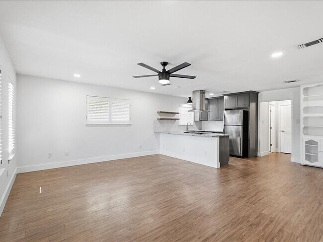 Building Photo - 2531 W Twelfth St