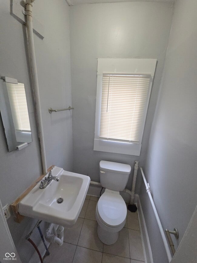 Building Photo - 1339 W Lee St