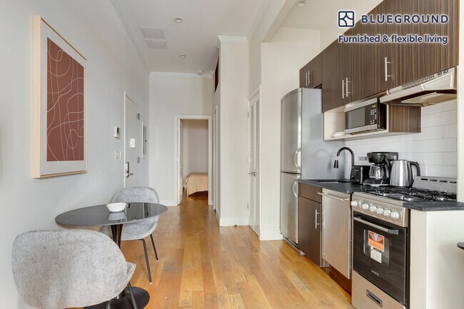 Building Photo - 515 W 47th St