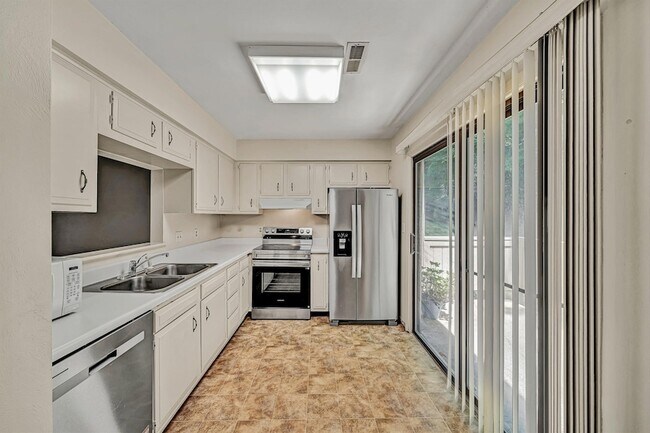 Building Photo - 7007 Oak Ct