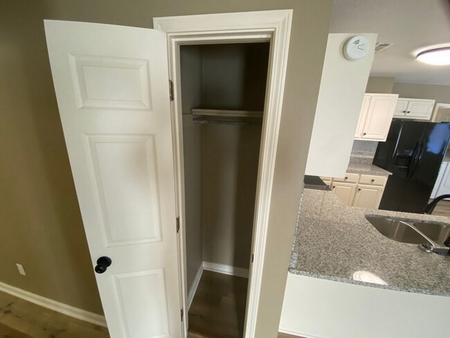 Building Photo - 3 BR/3BA