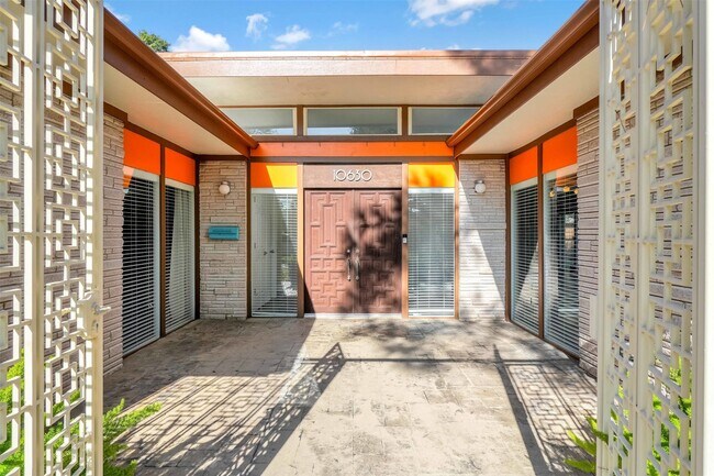 Building Photo - 10630 Olympia Dr