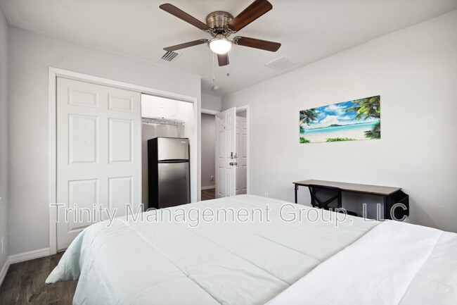 Building Photo - 1051 Dogwood Dr