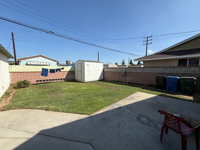 Building Photo - 8917 Reydon St