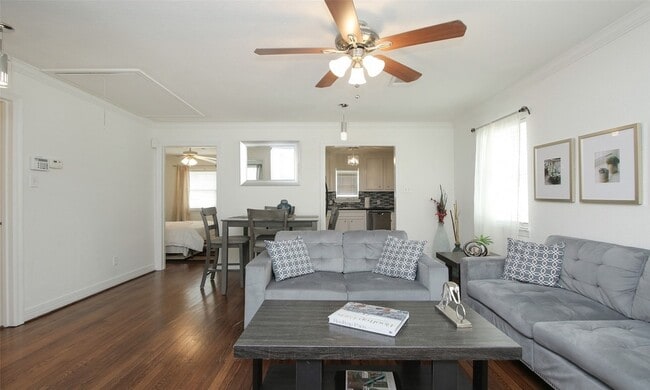 Building Photo - 4331 Marina St