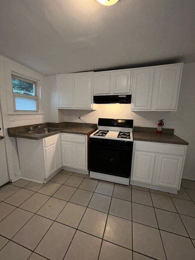 Building Photo - Schedule a showing NOW!