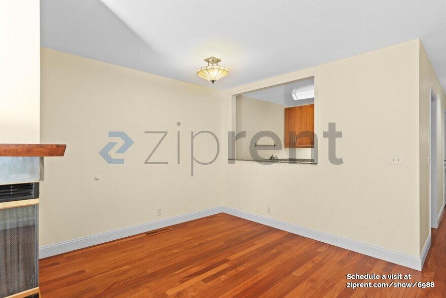 Building Photo - 700 Chiquita Ave