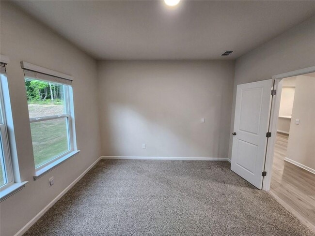 Building Photo - 235 Vly Oak Dr