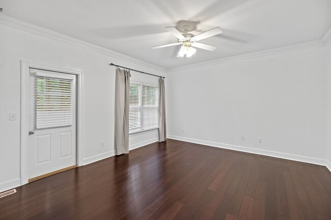Building Photo - *Charming Farmhouse Style Retreat in Youngsville*