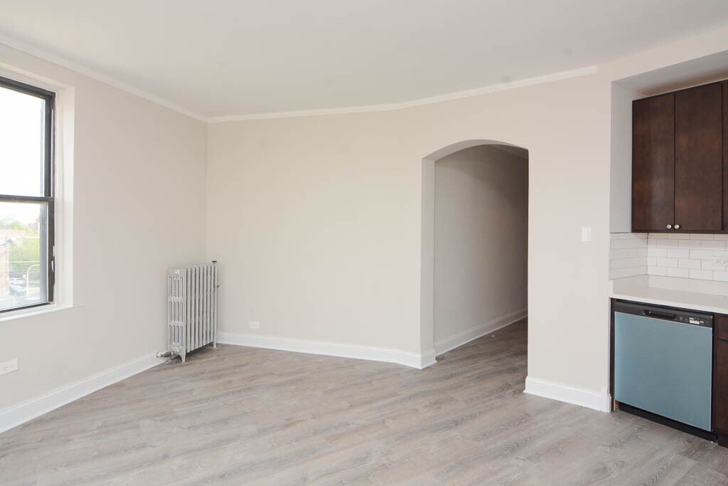 Building Photo - 3335 W Diversey Ave