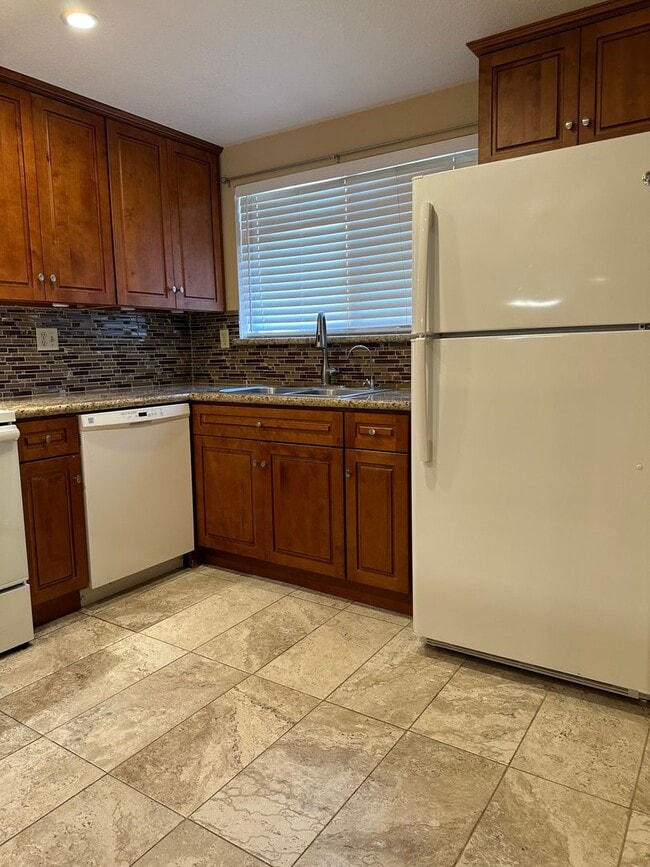 Building Photo - Stunning Condo in Turlock available for im...