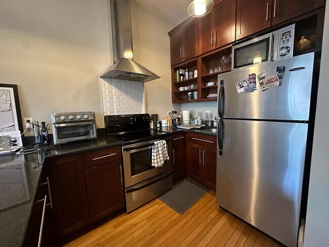 Building Photo - 656 Tremont St