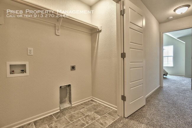 Building Photo - Prairie Haven Townhome - Available July 16th