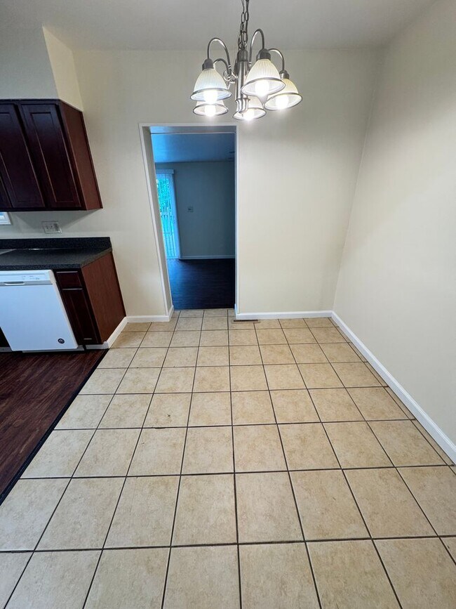 Building Photo - 4409 Sunnybrook Dr