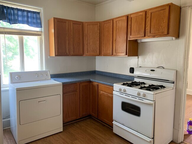 Building Photo - 1302 4th St