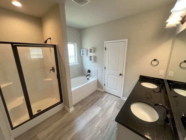 Building Photo - Charming 4 Bedroom, 2 bath Home in Gonzale...