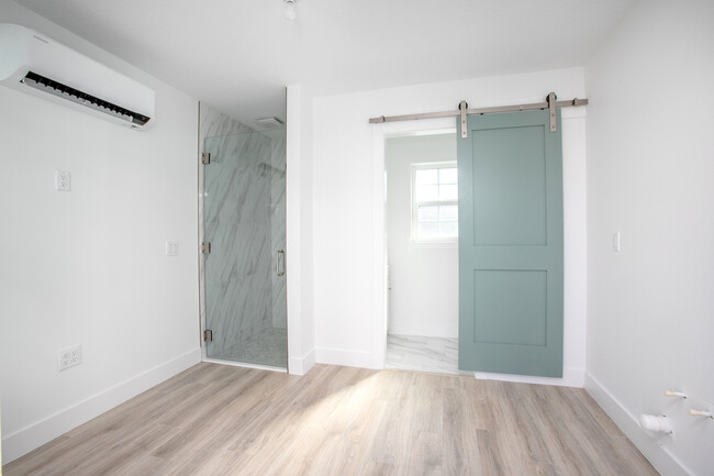 Building Photo - Studio Apartment in Daytona with Beach Vie...