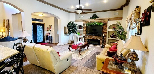 Building Photo - 13212 Emerald Hills St