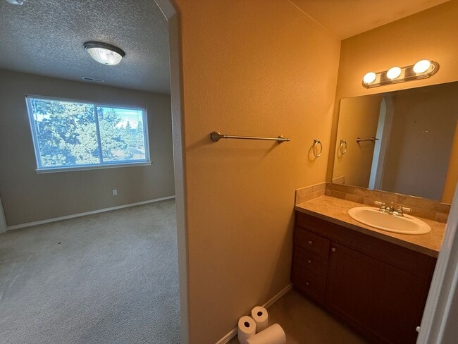 Building Photo - g434