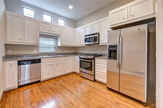 Building Photo - 11315 S Main St