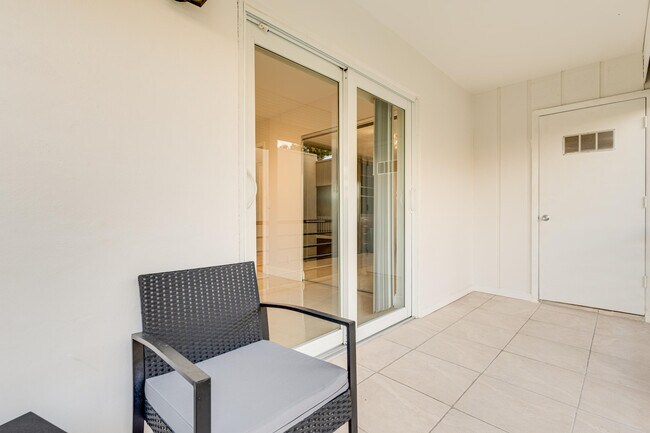 Building Photo - 509 Capri Dr