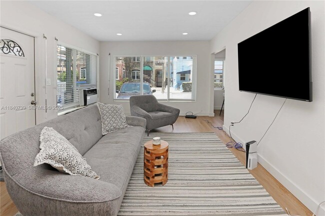 Building Photo - 326 Van Buren St