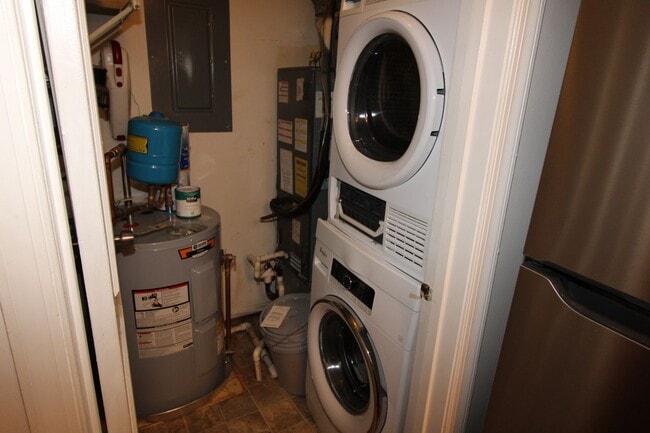 Building Photo - Very well maintained 2-bedroom 2-bath cond...