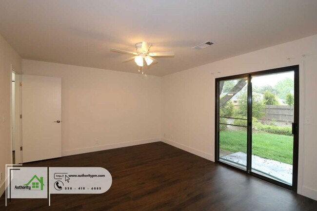 Building Photo - 1879 Tiburon Dr