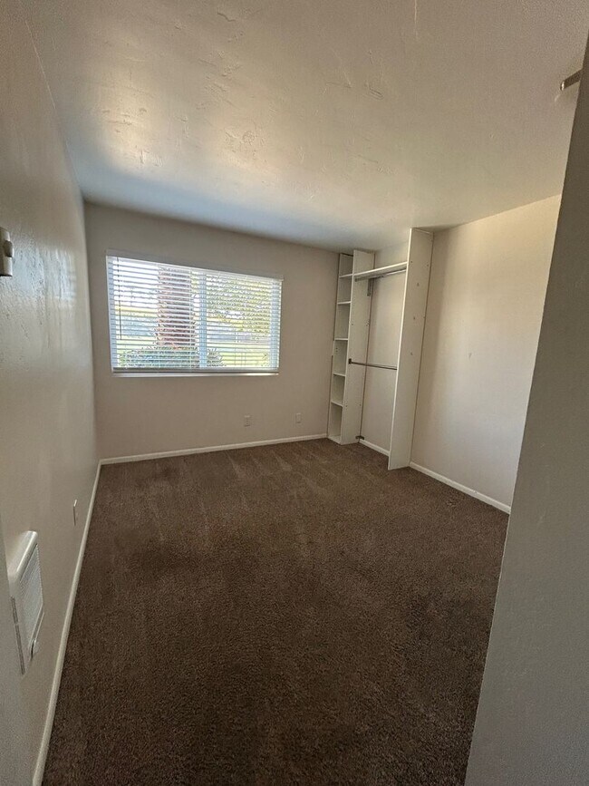 Building Photo - 570 Peach St