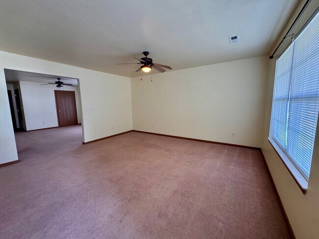 Building Photo - 22585 Hollow Oak Ln