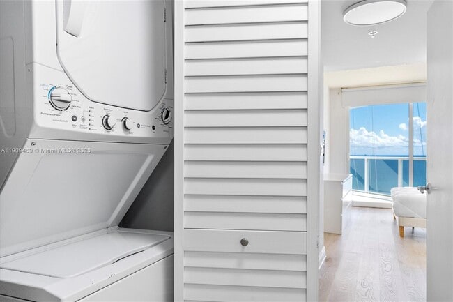 Building Photo - 16699 Collins Ave