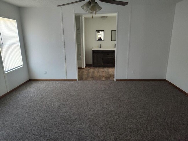 Building Photo - 702 W Nelson St