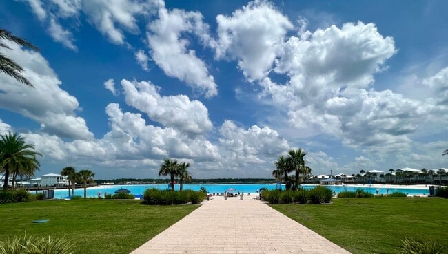 Building Photo - 2 Bedroom 2.5 bath Townhome in Beachwalk!