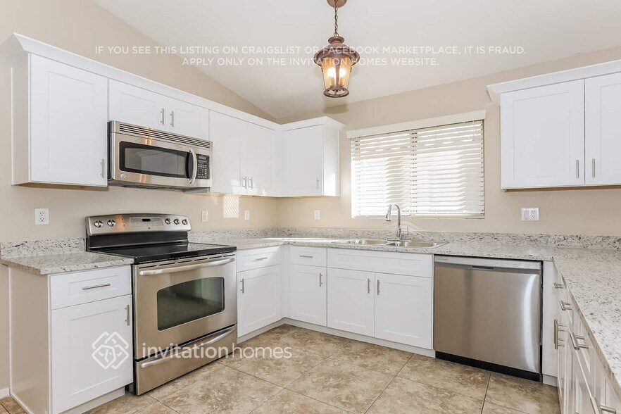 Building Photo - 10939 E Diamond Ave