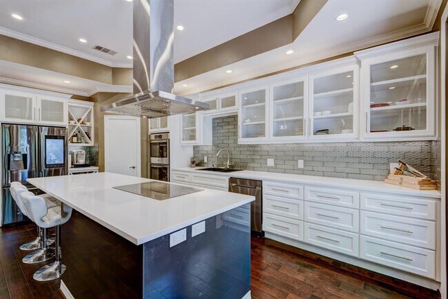 Building Photo - 4734 Post Oak Timber Dr